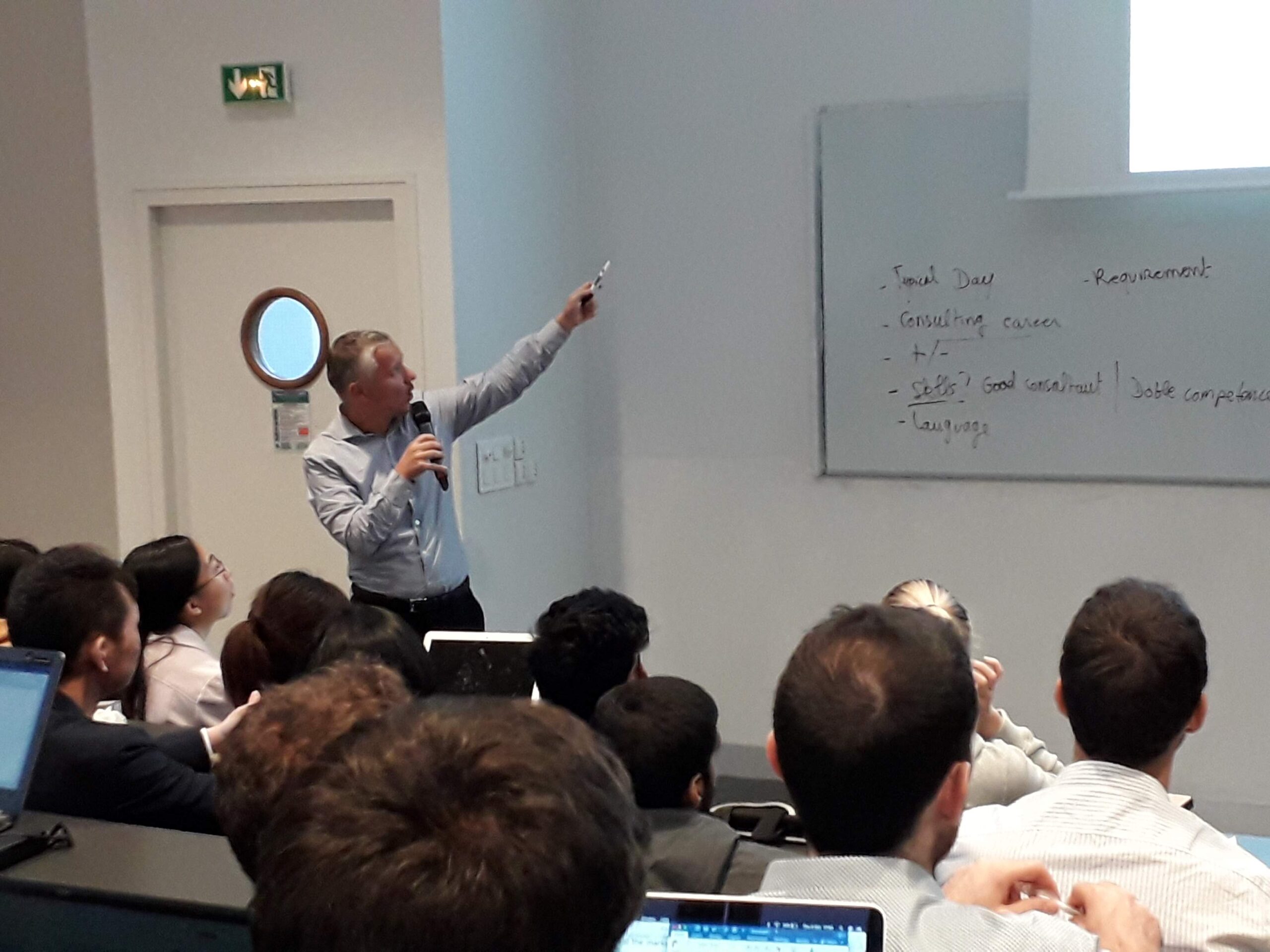 En tant que consultant indépendant, les grands cabinets sont à la fois une source d'inspiration et le pire modèle...